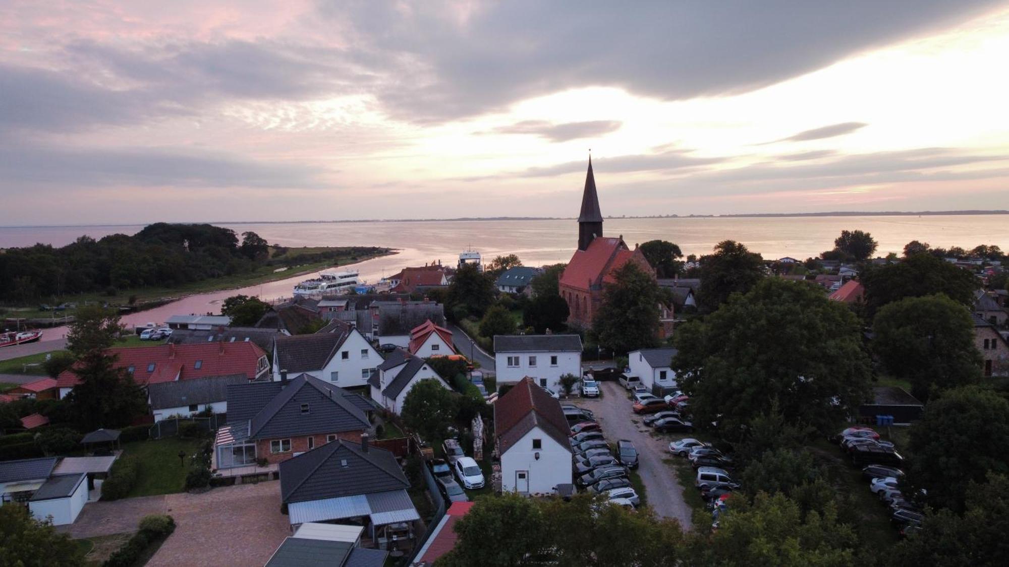 Reetferienhaus - Schaprode Hafen Exterior foto